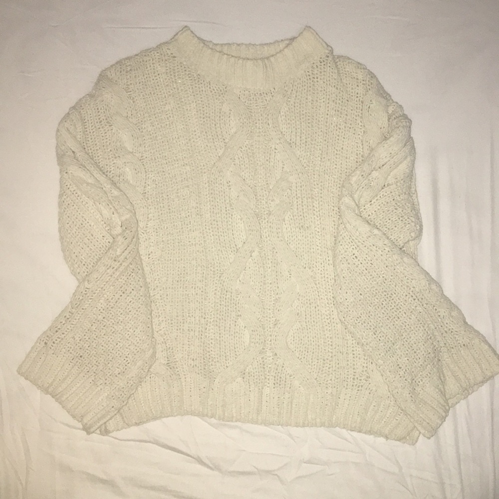 CREAM FLARED SWEATER